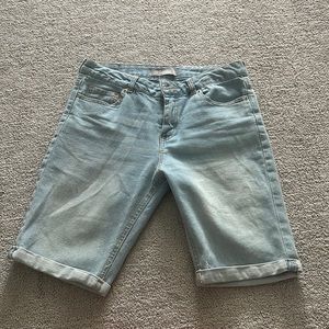 Light wash Bermuda short